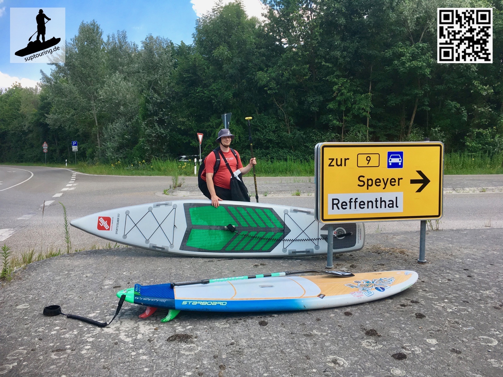 Mit den SUP Boards auf der Straße - wir bahnen uns den Weg zum nächsten Gewässer