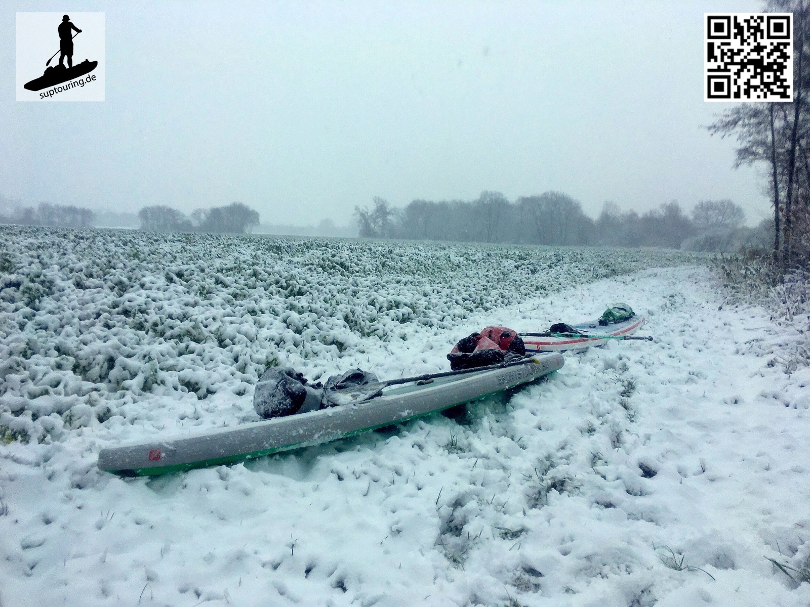 Extreme SUP bei jedem Wetter - auch wenn wir die Boards bei Eis und Kälte übers Feld tragen müssen
