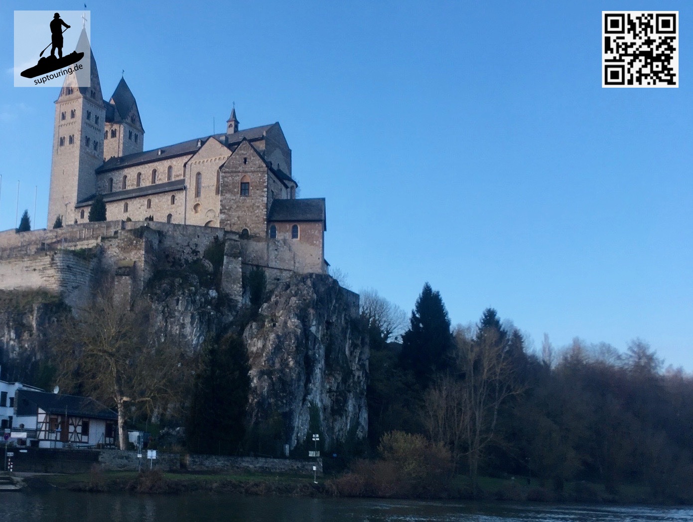 Eine imposante Burg direkt am Wasser